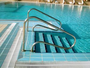 Piscina pública de Úbeda, con material técnico de Gres Aragón.