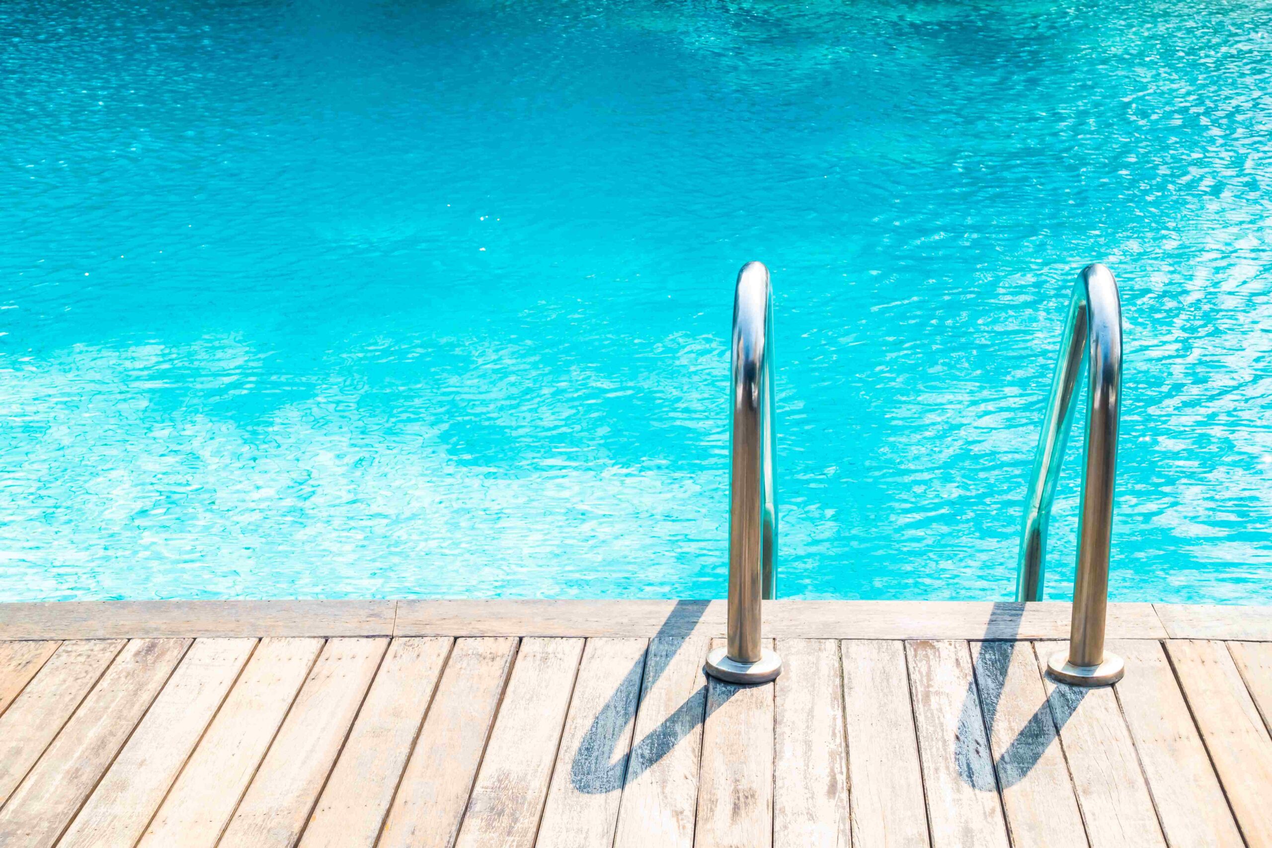 Cómo recuperar el agua de la piscina después del invierno.