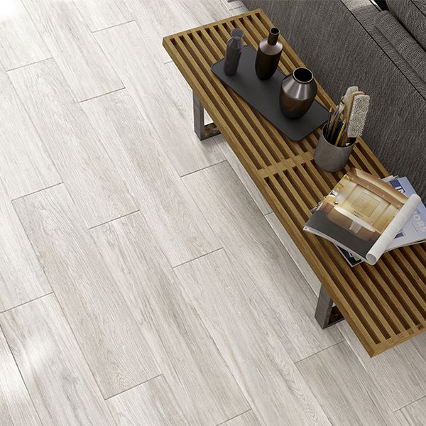 Ambiente con suelo porcelánico.